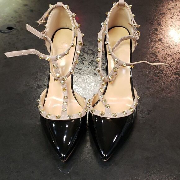 I adore heels  - Picture 2 of 6